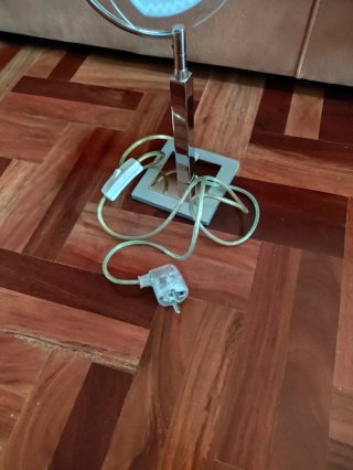 Lámpara de mesa moderna