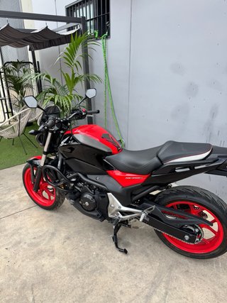 Honda NC750S Negra y Roja