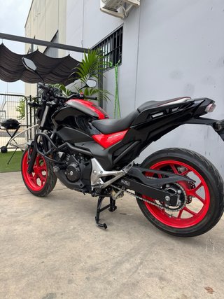 Honda NC750S Negra y Roja