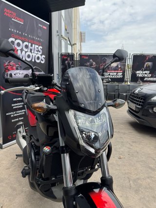 Honda NC750S Negra y Roja