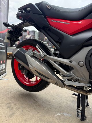 Honda NC750S Negra y Roja