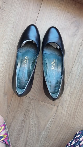 Zapatos de tacón de piel negros