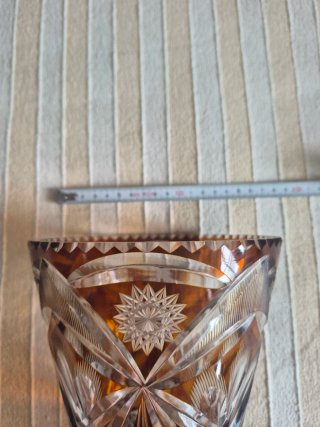Jarrón de cristal tallado Bohemia ámbar