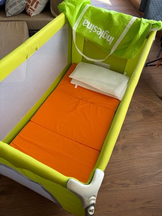 Cuna de viaje marca Inglesina