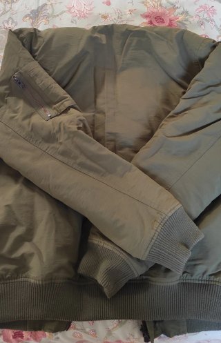 Cazadora bomber Hurley verde con forro rojo