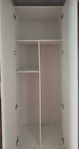 Vendo estantería blanca y 2 armarios.