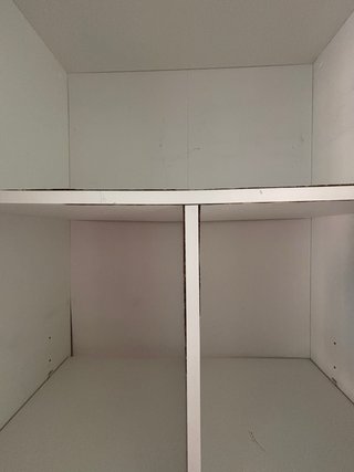 Vendo estantería blanca y 2 armarios.
