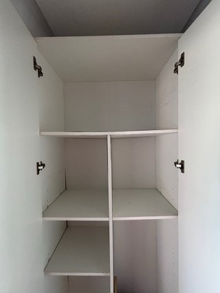 Vendo estantería blanca y 2 armarios.