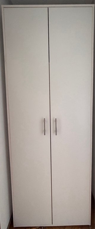 Vendo estantería blanca y 2 armarios.