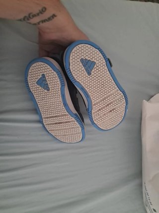 Deportivos Adidas niño talla 25