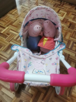 Cochecito Muñeca Peppa Pig con Peluches