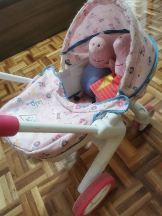 Cochecito Muñeca Peppa Pig con Peluches