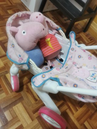 Cochecito Muñeca Peppa Pig con Peluches