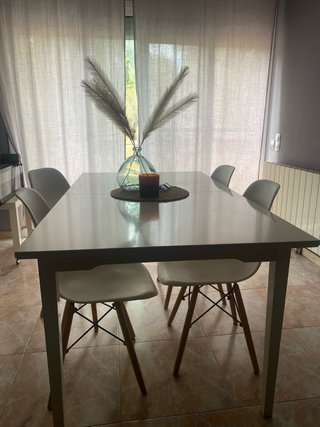 Mesa comedor extensible blanca y madera