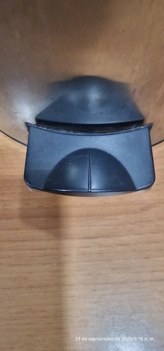 Cubo de basura con pedal de acero inoxidable
