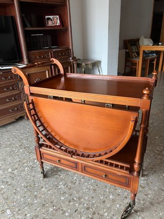 Camarera de madera clásica