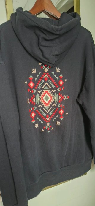 Sudadera azul con capucha hombre