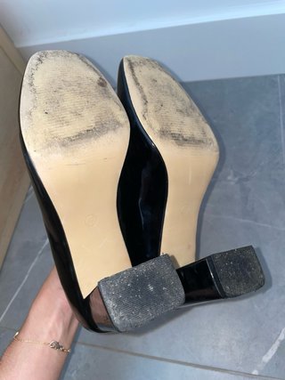 Tacones negros de charol