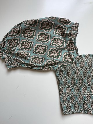 Top Zara Estampado Verde Talla XS