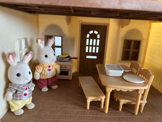 Sylvanian families. Casita, coche, bus, tienda