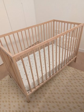 Cuna Ikea SNIGLAR 60x120 cm con colchón y sábanas