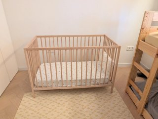 Cuna Ikea SNIGLAR 60x120 cm con colchón y sábanas