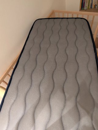 Cuna Ikea SNIGLAR 60x120 cm con colchón y sábanas