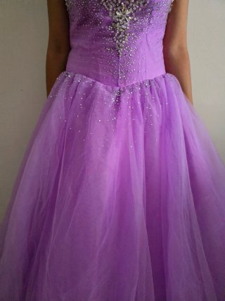 Vestido fiesta lila pedrería lentejuelas T.38
