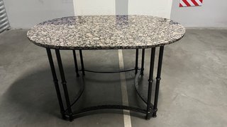 Mesa ovalada forja y granito