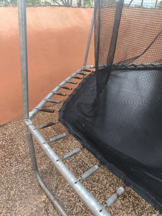 Trampolino elastico per bambini con rete di sicurezza