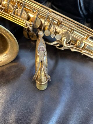 Saxofón Tenor Yamaha YTS62 Logo Purpura