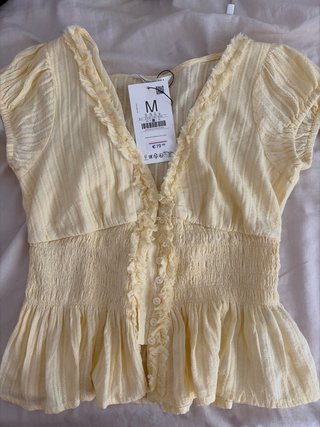 Camiseta Stradivarius amarilla Talla M