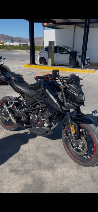 Voge 125r negra