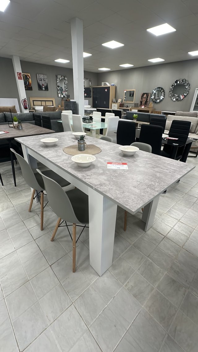 Mesa extensible comedor + 4 sillas