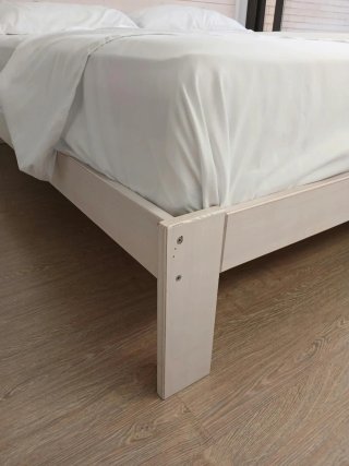 Cama 2x2 en perfecto estado. Colchón de 30cm.