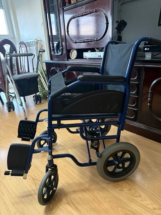 Silla de ruedas Mobiclinic plegable con reposapiés