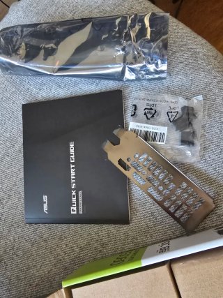 Caixa da Placa Gráfica Asus GeForce RTX 5060 LP