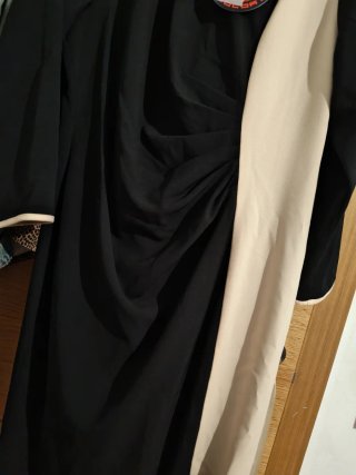 Precioso vestido midi bicolor (negro y crema)