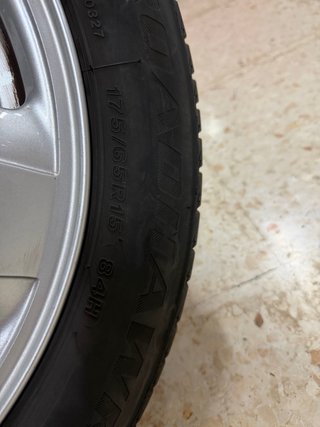 Llantas y Neumáticos Mini (4 unidades)