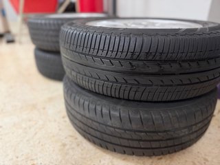 Llantas y Neumáticos Mini (4 unidades)