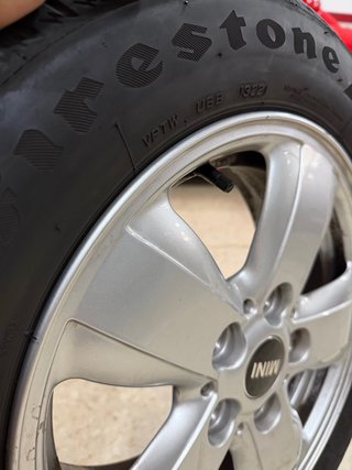 Llantas y Neumáticos Mini (4 unidades)
