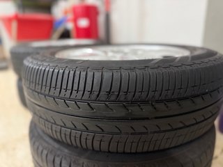 Llantas y Neumáticos Mini (4 unidades)