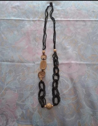Collar artesanal de madera y coco