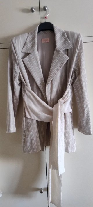 Conjunto Chaqueta y Pantalón Rayas Beige