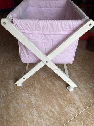 Minicuna bebé rosa con ruedas