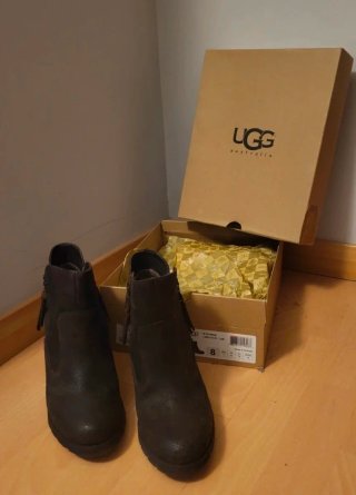 BOTINES UGG cuña, piel marron talla 39/25 cms.