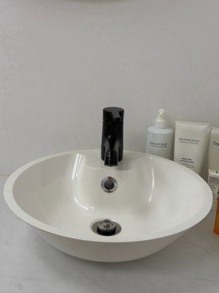 Mueble baño blanco 4 cajones, con pica y bomba