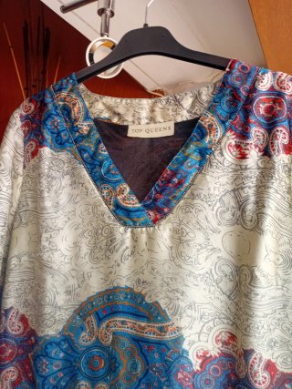 Vestido raso estampado, estilo boho