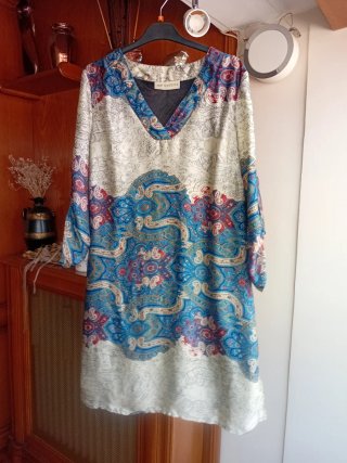 Vestido raso estampado, estilo boho