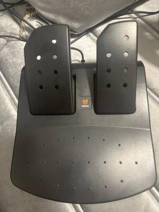 Volante e Pedali PS4/Xbox Thrustmaster